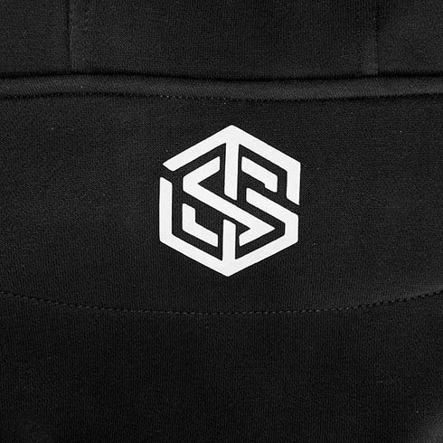 Technostoff Label unter Kapuze